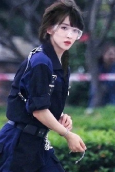 不知火舞与三个男孩